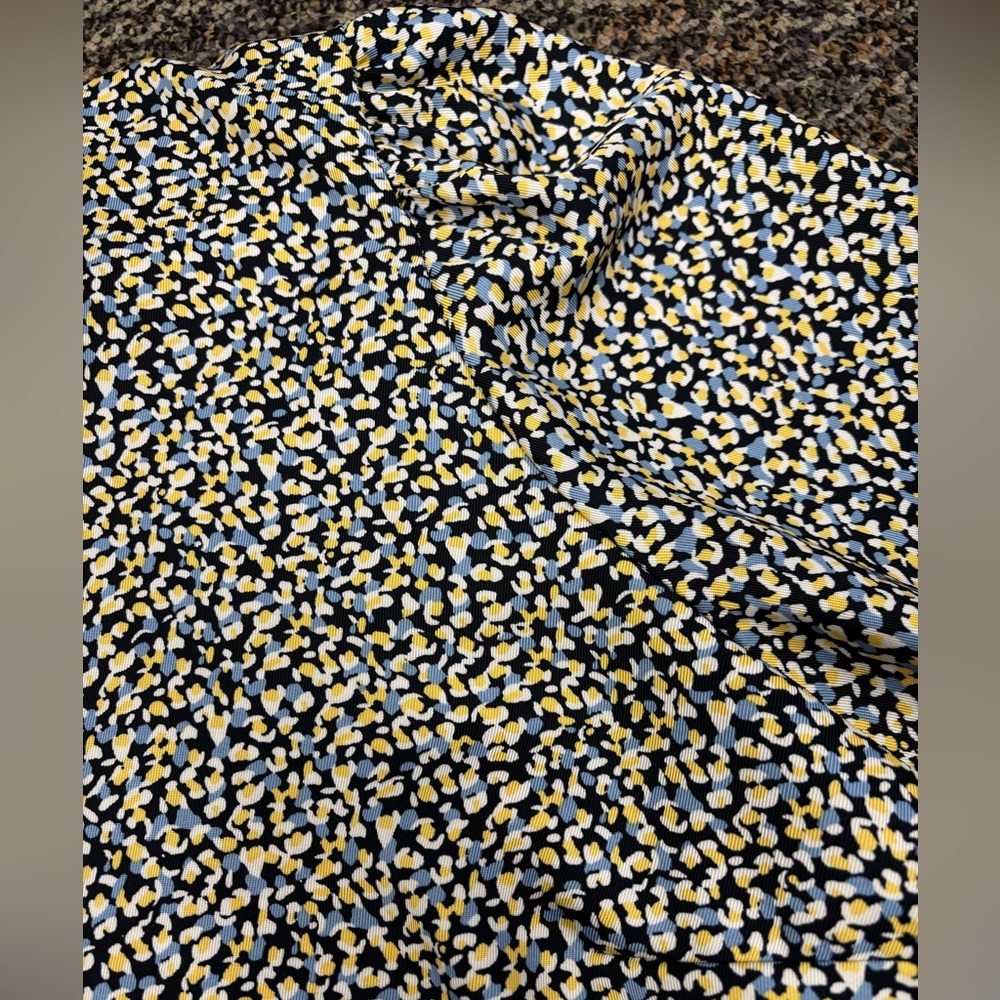 3for$15😍 H&M Navy Blue and Yellow Floral Blouse